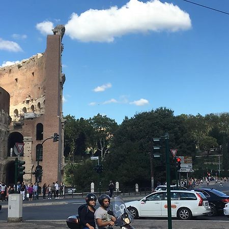 Delightful Apartment 100 Meters From The Colosseum Eksteriør bilde