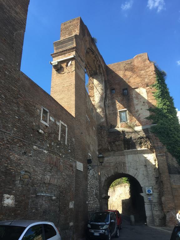 Delightful Apartment 100 Meters From The Colosseum Eksteriør bilde