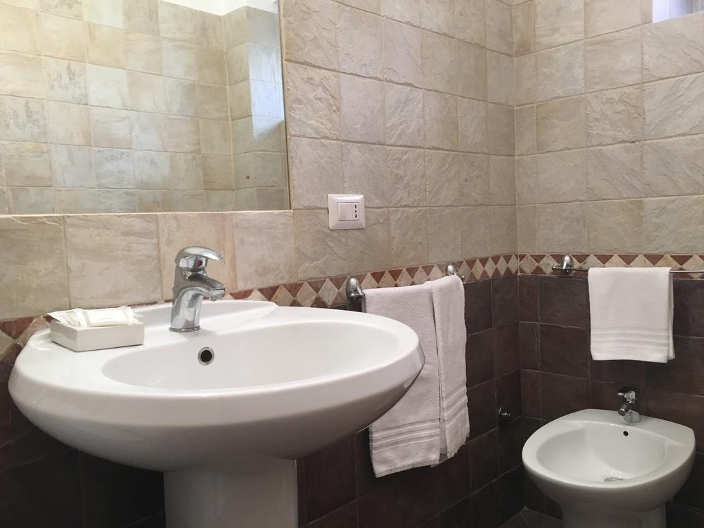 Delightful Apartment 100 Meters From The Colosseum Eksteriør bilde